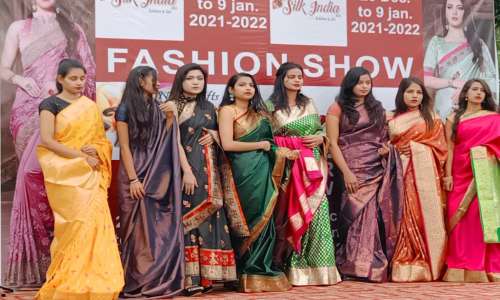 सिल्क इंडिया प्रदर्शनी में मॉडल्स ने किया सिल्क साड़ियों का प्रदर्शन