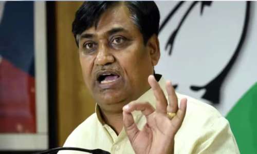 फोन पर बात मत करो, BJP सुन रही है'